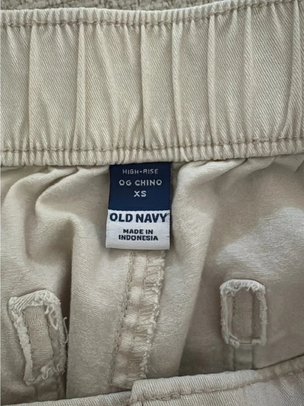 SUPER CUTE Old Navy Women's Light Cream Utility Shorts